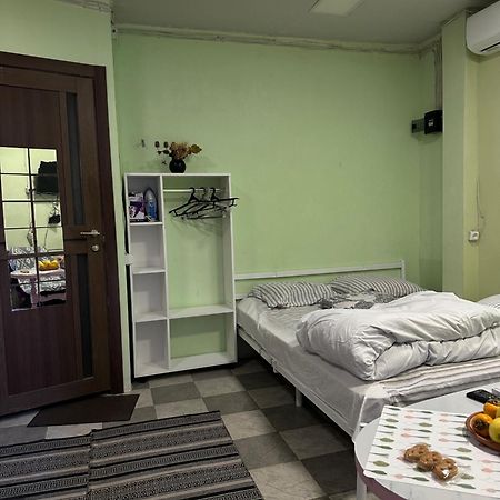 Vahe'S Family Guest House Front Yerevan Exterior photo