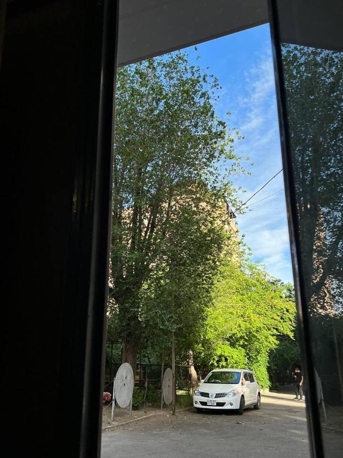 Vahe'S Family Guest House Front Yerevan Exterior photo
