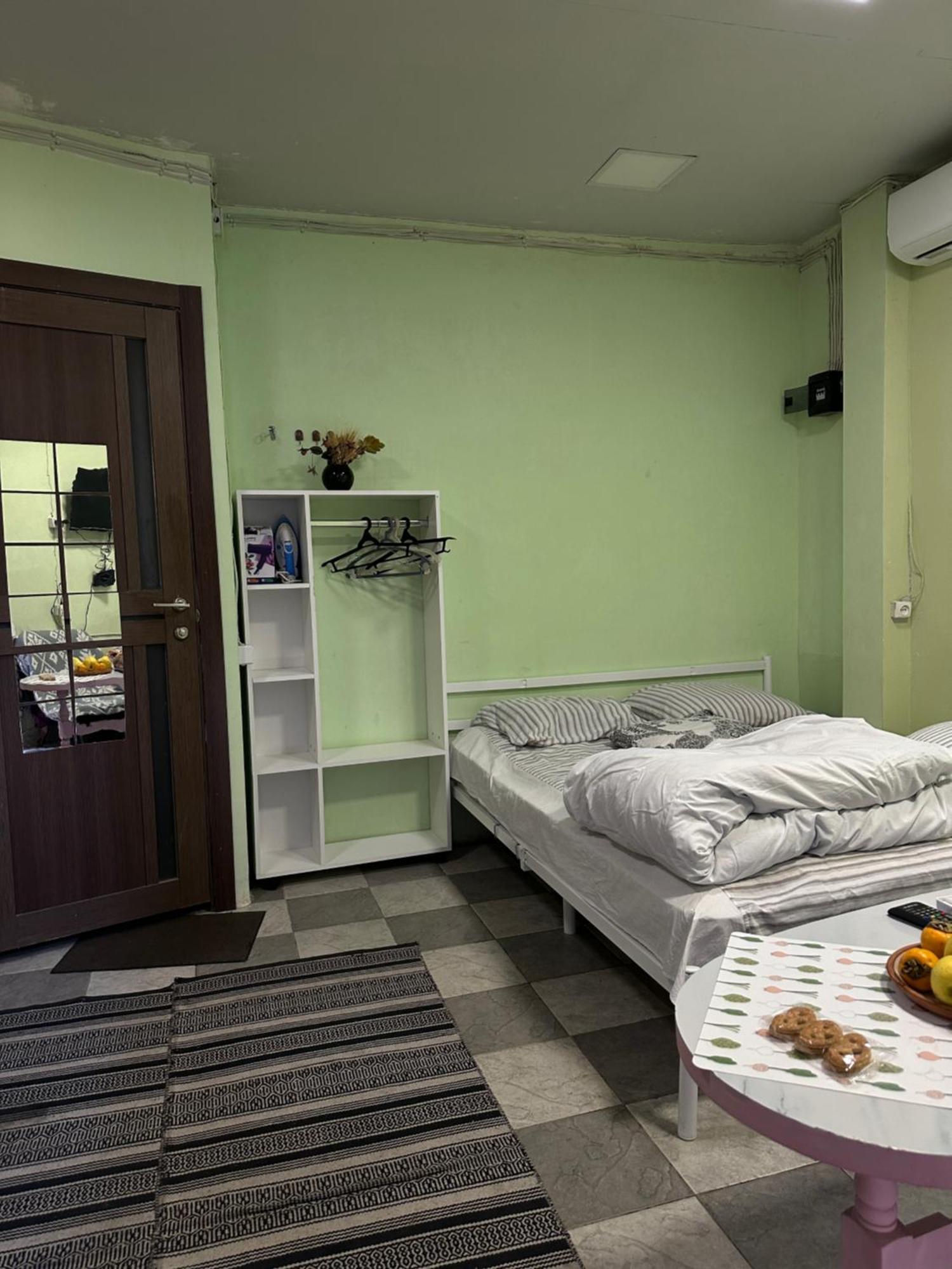 Vahe'S Family Guest House Front Yerevan Exterior photo