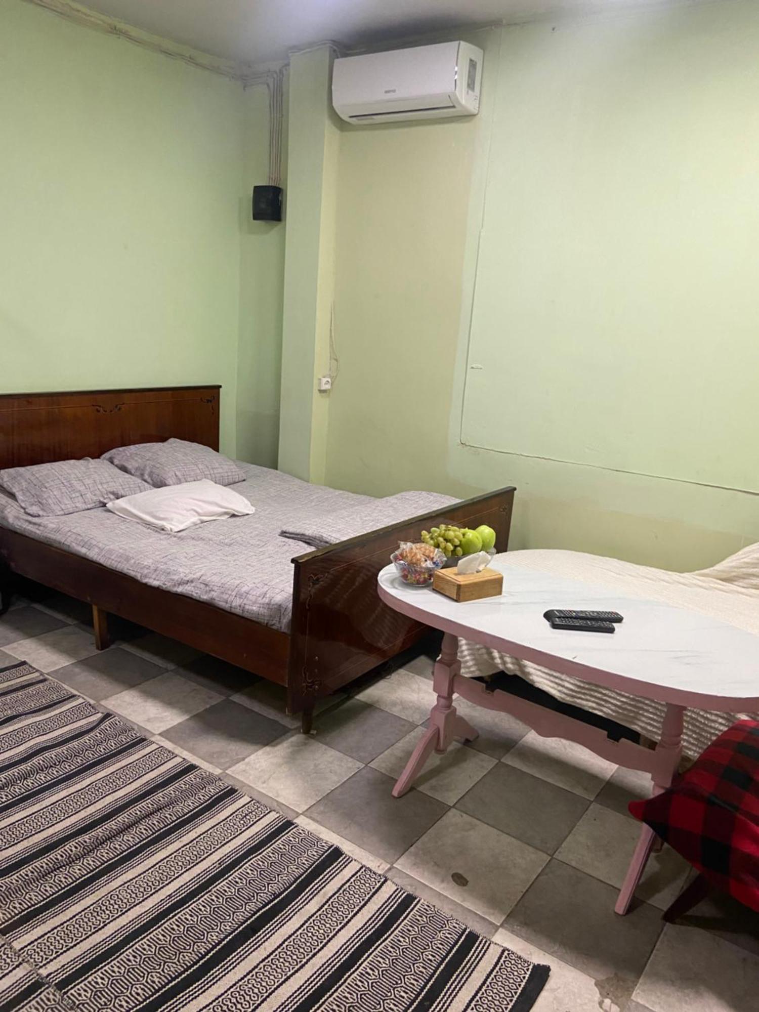 Vahe'S Family Guest House Front Yerevan Exterior photo